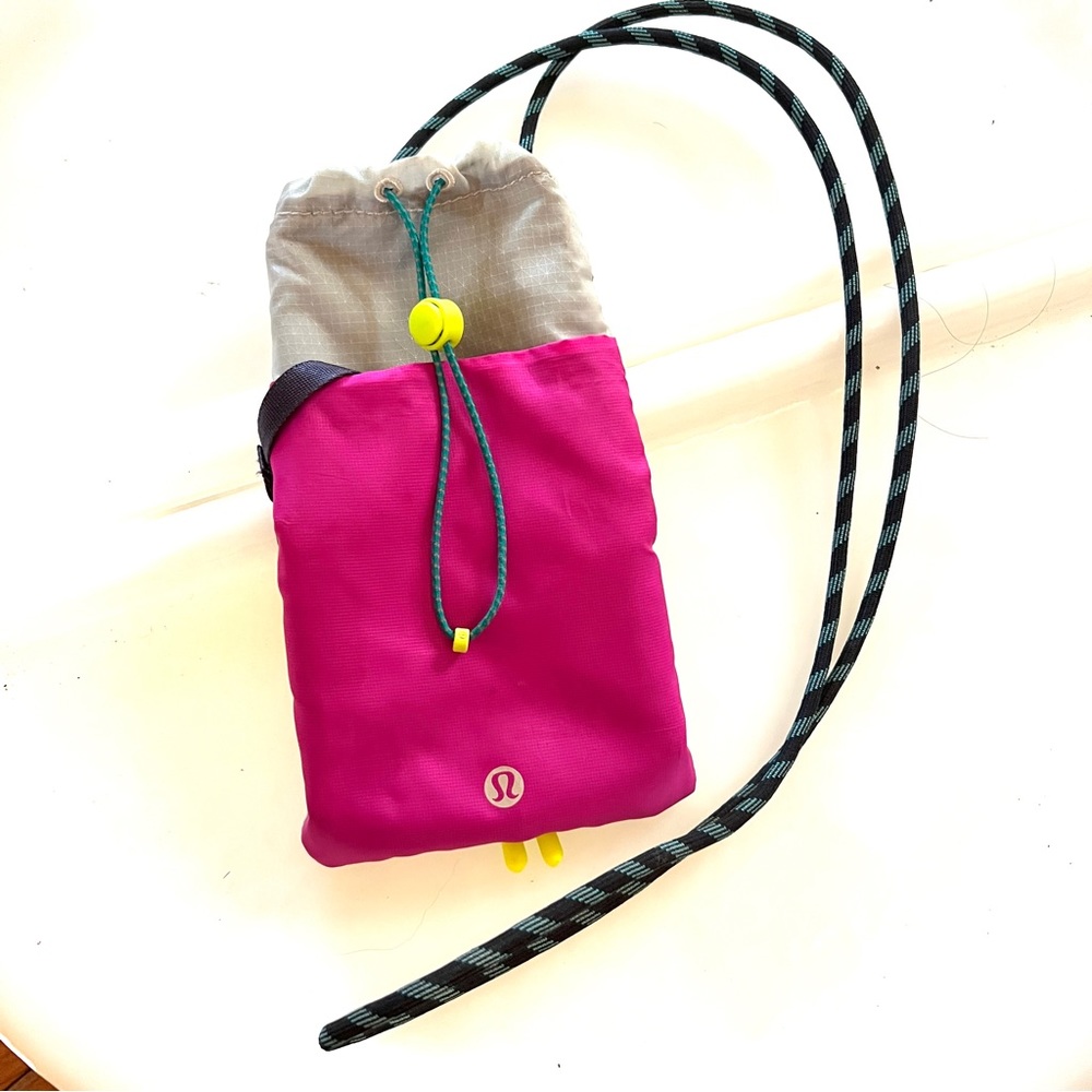 LULULEMON Play Forward Crossbody Pouch. Fuchsia and gray. Corded strap. NWOT